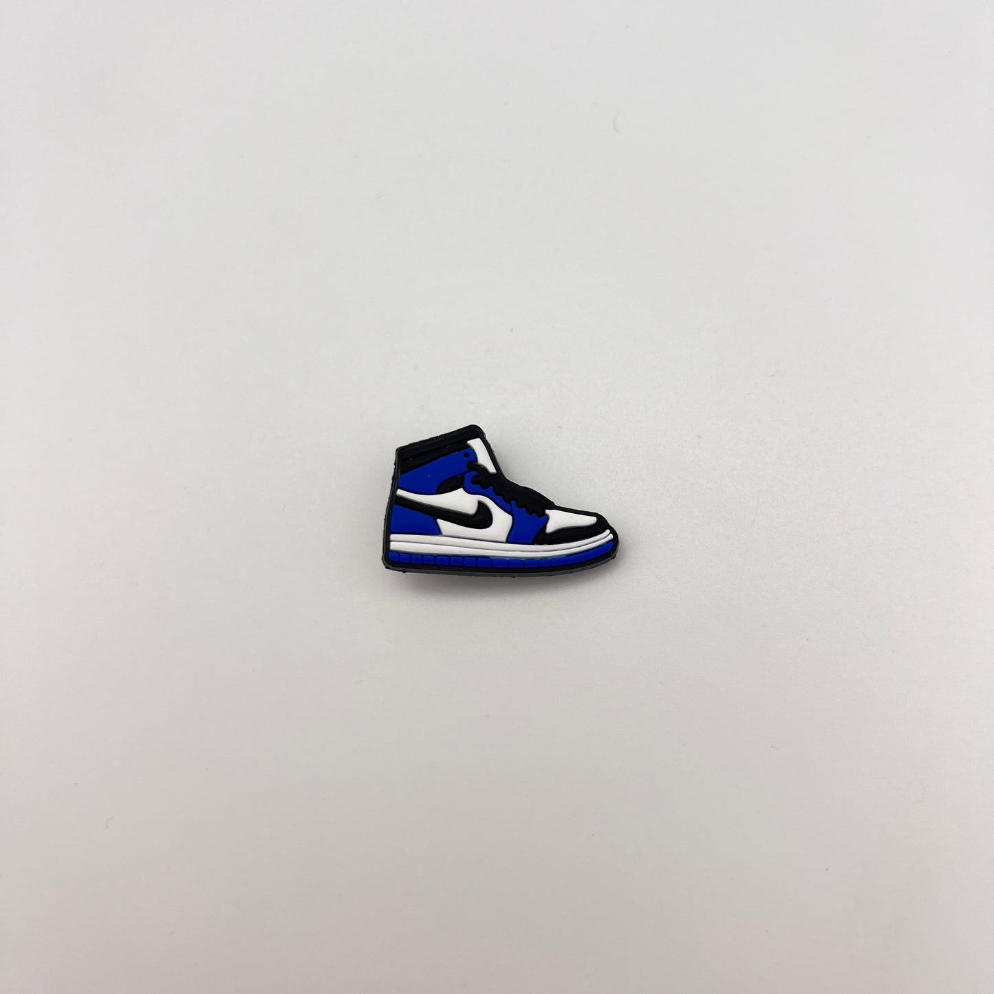 BLUE SNEAKER - CROC CHARM (134)