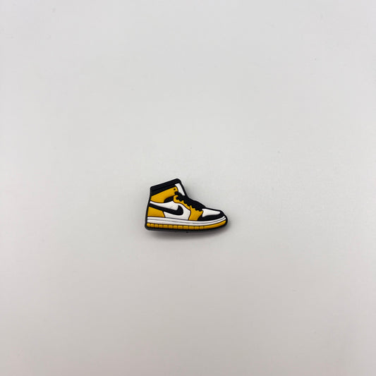 YELLOW SNEAKER - CROC CHARM (220)