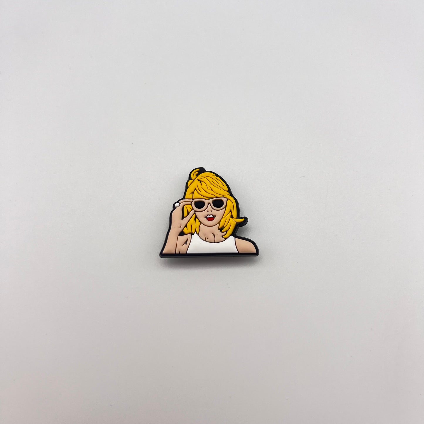 BLONDE SINGER - CROC CHARM (281)